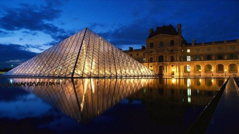 Ferragamo, parade mode kelas atas di Louvre