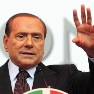 Berlusconi: Aktienmärkte durch griechisches Referendum gesunken. Bersani ruft Napolitano an