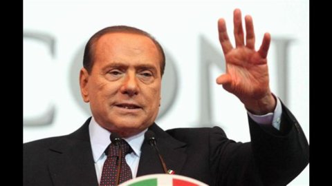 Berlusconi: Bolsas hundidas por referéndum griego. Bersani llama a Napolitano