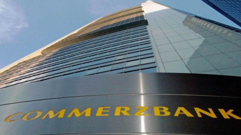 Commerzbank annuncia swap azionario per aumentare solidità patrimoniale