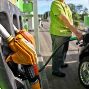 Prezzi benzina, nuovo record a 2,013 euro