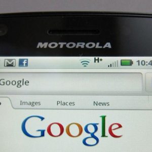 Apple battu par Motorola en Allemagne : deux brevets violés, risque de bloquer les ventes. Et Google rit...