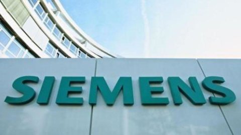 Siemens, utili in calo del 12% nel trimestre