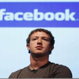 Facebook vola grazie a smartphone e tablet: ricavi 1,46 miliardi, più delle attese