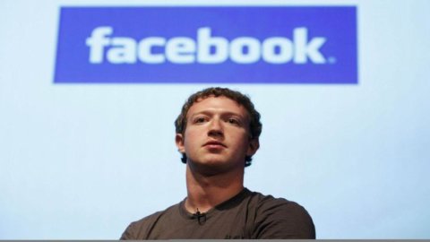 Facebook, il declino di una stella: il futuro si chiama Twitter, Tumblr, WhatsApp, Viber…