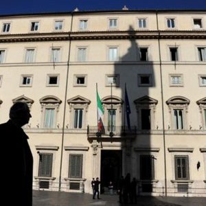 Tutti i misteri della politica italiana spiegati agli stranieri e il doppio miracolo atteso da Monti