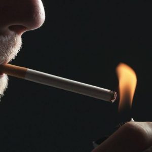 Ue, nuovi parametri per le sigarette: i mozziconi accesi provocano 30mila incendi l’anno