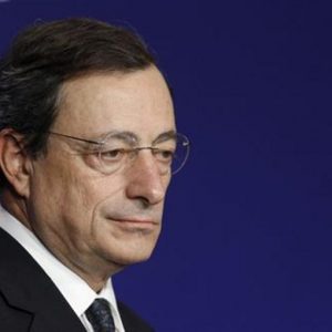 Draghi: “Aumentano rischi per l’Eurozona, potenziare in fretta Efsf”