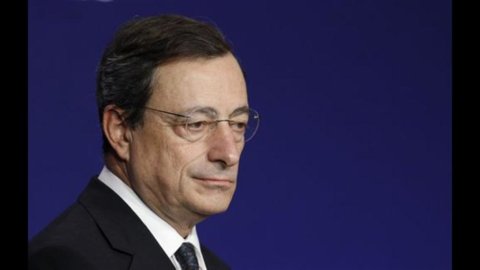 Draghi: “Aumentano rischi per l’Eurozona, potenziare in fretta Efsf”