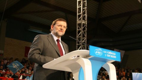 L'Espagne, après la victoire électorale, Rajoy est immédiatement aux prises avec la crise du marché