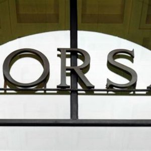 Borsa chiude in rosso. Banche nel mirino, pesante Fca