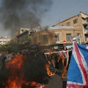 Iran, assalto all’ambasciata inglese