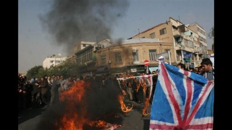 ایران، برطانوی سفارت خانے پر حملہ