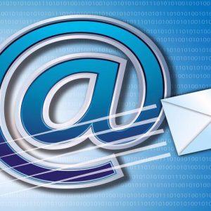 Italiani: Facebook, Twitter, ma non solo: la vecchia email non tramonta mai