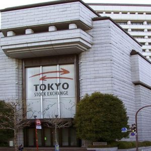 Borsa di Tokyo lancia Opa su listino di Osaka: diventerà la terza Borsa mondiale