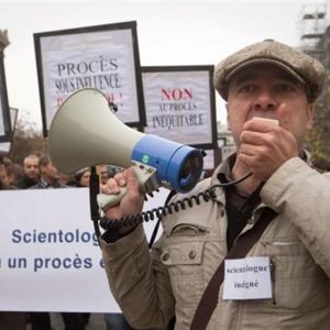 Statele Unite ale Americii/ Scientology neagă femeia „prizonieră” pe nava bisericii