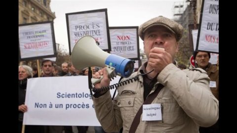 Statele Unite ale Americii/ Scientology neagă femeia „prizonieră” pe nava bisericii