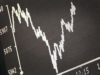 L’Eba e le incertezze Ue affossano i mercati: la Bce si muove ma non ferma il crollo di Borsa e Btp