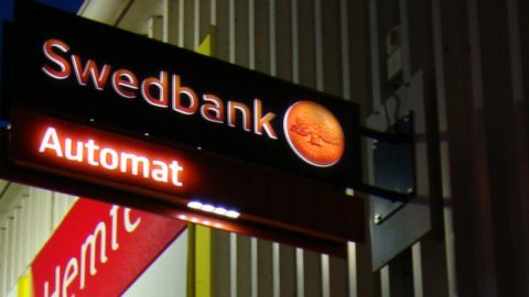 Letonya, asılsız bir tweet yüzünden ATM'ye koşup bankada paniğe kapıldı