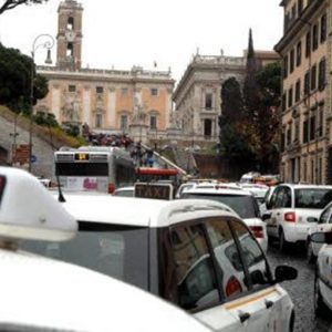 I taxi londinesi, completi di wi-fi, sulle strade di Nanchino