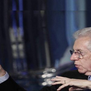 Manovra, Monti: presto misure per la crescita, Passera al lavoro