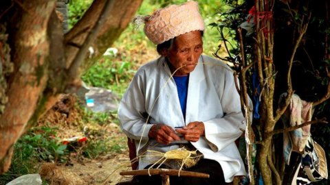 Orang Cina menabung terlalu banyak