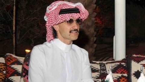 Alwaleed, Twitter'da 300 milyon dolar kazandı. Şeyh, her şeyi alır, sosyal ağlar için bir tutku keşfeder.