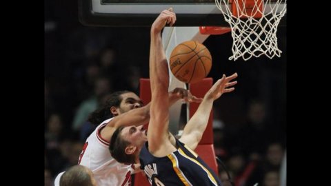 Baloncesto, adiós al cierre patronal: por fin vuelve la NBA y saltan chispas de inmediato