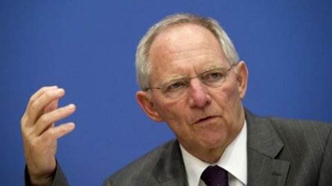 Schaeuble और Fitch सुधारों और Quirinale पर इटली को बढ़ावा देते हैं