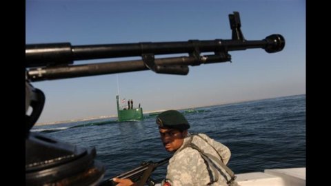 Ketegangan AS-Iran: armada ke-XNUMX tidak akan mentolerir penutupan Selat Hormuz