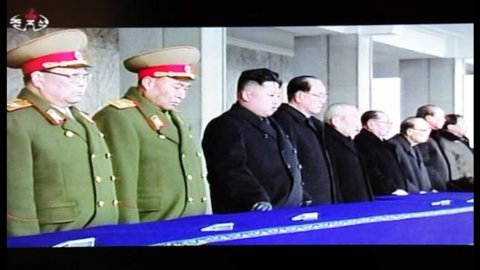 Çin, Kim Jong-Il tişörtlerini ilk üreten ülke oldu