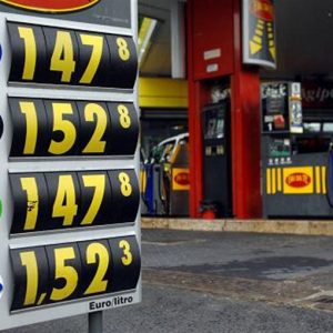 Prix ​​de l'essence, nouveau record : Eni à 1,722 euro/litre