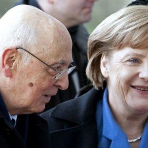 Wsj: Merkel l-a sunat pe Napolitano pentru a-l cere să-l înlocuiască pe Berlusconi. Quirinale neagă