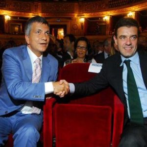 自由化：在 Vendola 商店的营业时间，Cota 和 Rossi 引领后卫战