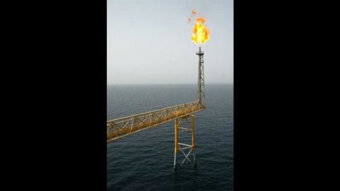 Eni, due miliardi dall’Iran e nuovo giacimento nel mare di Barents