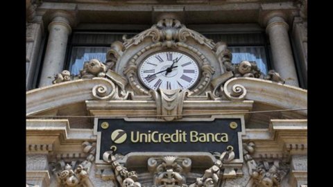 Maxi-rimbalzo per Borsa (+3%), banche e Unicredit (+6%) ma lo spread resta a quota 526