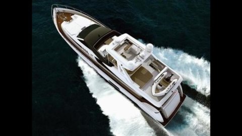 Yate, grupo Ferretti comprado por el Shig chino