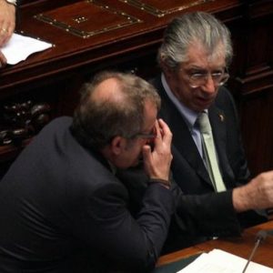 Pe Cosentino, o redirecționare a lui Bossi. Maroni, in schimb, impinge alti deputati sa voteze da arestarii