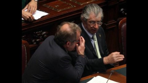 Sur Cosentino une volte-face de Bossi. Maroni, en revanche, pousse les autres députés à voter oui à l'arrestation