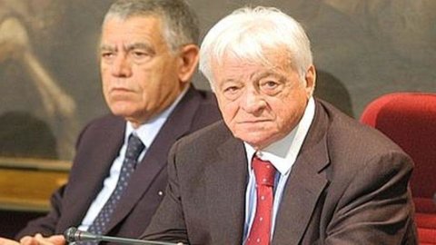 Eski Bakan Forte: "Vergi kaçakçılığıyla mücadelede gelir ölçer saldırılardan daha etkilidir"