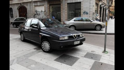 Governo, stangata sulle auto blu: la Casta scopre l’autobus