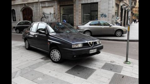 Governo, stangata sulle auto blu: la Casta scopre l’autobus