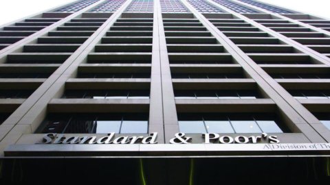 S&P's: рынок недвижимости в Европе не только сокращается