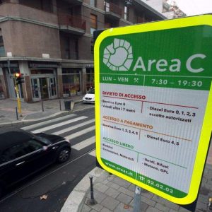 Area C: traffico in calo, ma smog ancora alto