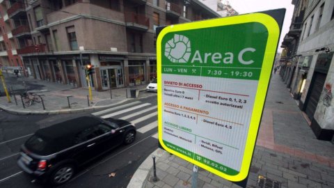 A Milano l’Area C ha i suoi difetti ma sta cambiando il modo di usare l’auto