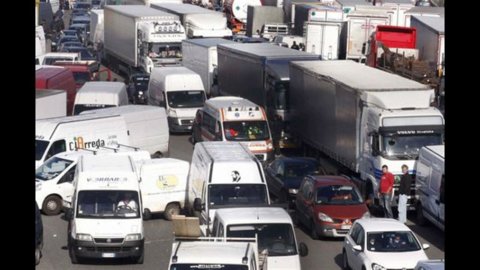 Greve dos transportadores rodoviários, Itália adere à UE: acabaremos com os bloqueios