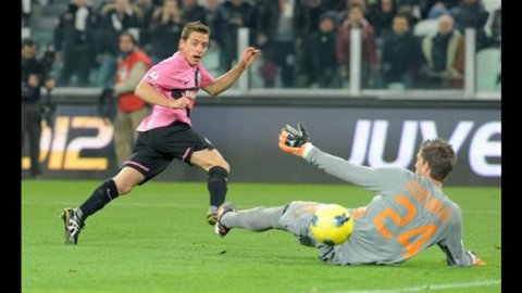 Coppa Italia: Juve overflowing (Roma over 3-0) اور Del Piero Totti کے ساتھ ڈوئل جیت گیا