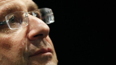 Francia, Hollande: “Nel 2013 deficit/Pil al 3,7%”