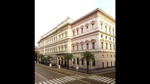 Banca Italiei: Datoria publică italiană a crescut cu 55,04 miliarde