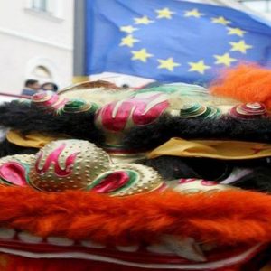 Cina, il 2012 è l’anno del Drago: secondo l’arte Feng-shui, porterà male alla Borsa e… alla Merkel